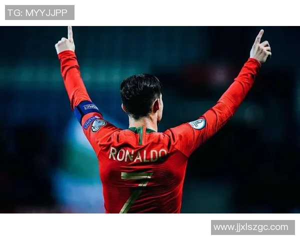 各国历史上首位足球巨星的崛起与影响力解析