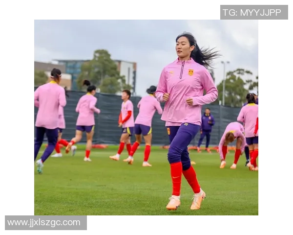 崭露头角的小女足球星勇闯国际赛场成就梦想未来